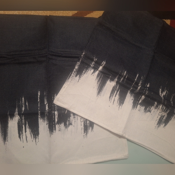 Throw Pillow Covers 20"x20" Set of 2 Soft Abstract Art - New - Picture 3 of 3